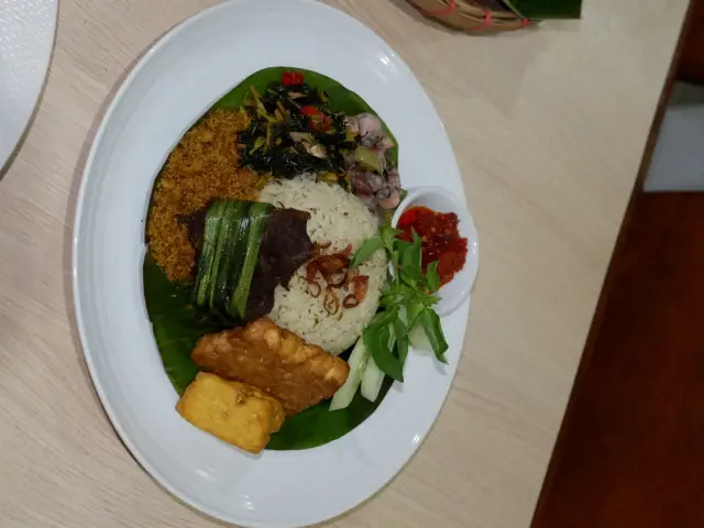 Gambar Makanan Liwetaan Resto 13