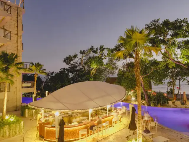 Gambar Makanan Lagoon Bar - Double Six Luxury Hotel 3