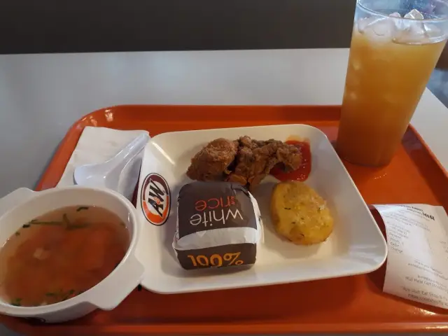 Gambar Makanan A&W Bandara Juanda 9