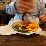 Piper Cub Burger'nin yemek ve ambiyans fotoğrafları 3