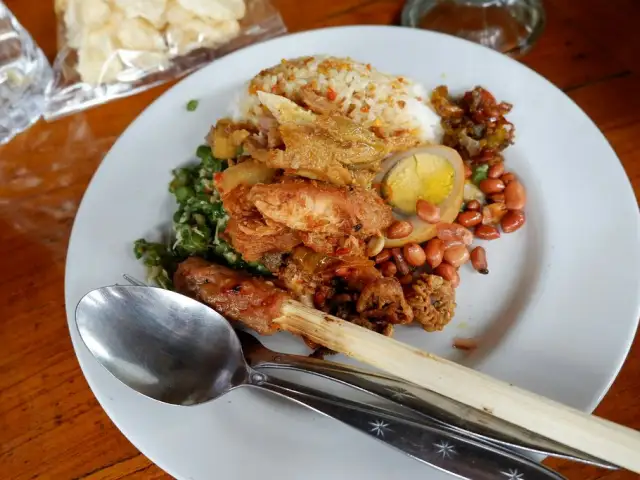 Gambar Makanan Nasi Ayam Kedewatan Ibu Mangku 9