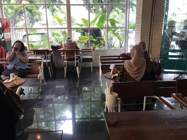 Gambar Makanan Communal Coffee & Eatery 6