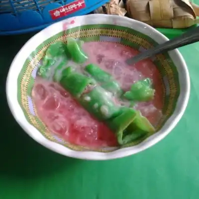 Cotto Makassar & Es Pisang Ijo Daeng Mappaita