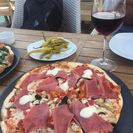 Baba Pizza, Cesme Marina'nin yemek ve ambiyans fotoğrafları 9
