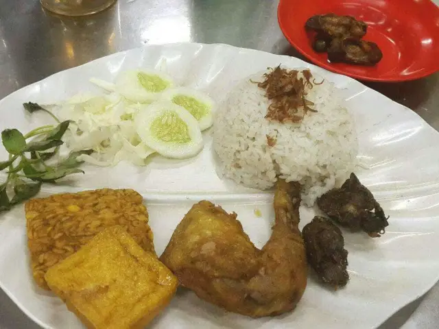 Gambar Makanan Nasi Uduk & Ayam Goreng Mas Miskun 17