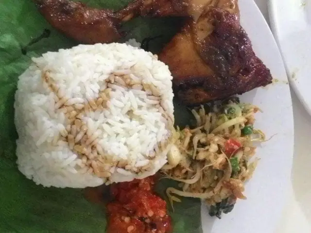 Gambar Makanan Warung Nasi Ampera 11