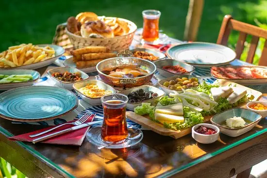 Flores Cafe | Bistro'nin yemek ve ambiyans fotoğrafları 1