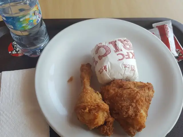 Gambar Makanan KFC Raya Darmo 1