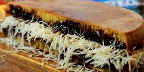 Martabak Manis dan Telor Mas Yono, Cipayung