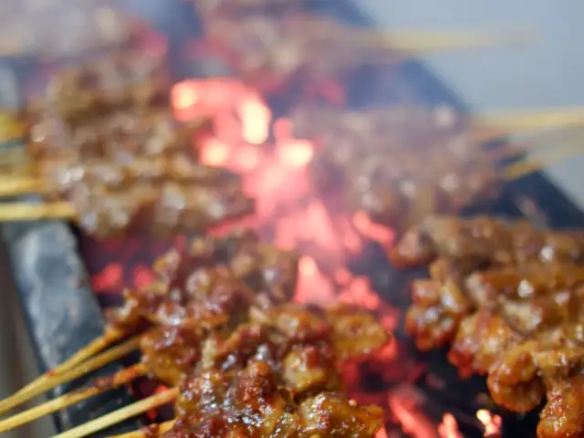 Gambar Makanan Sate Babi Bawah Pohon 9