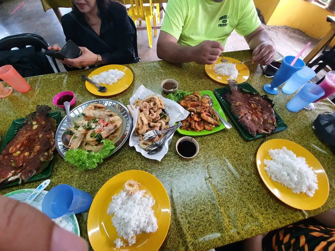 Medan Ikan Bakar, Sri Tanjung