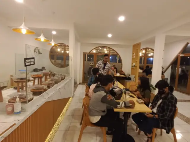 Gambar Makanan Waktu Temu Coffee & Eatery 18