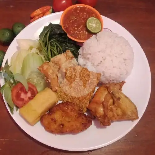Gambar Makanan Nasi Tempong Penyetan Mbak Nur-Renon, Denpasar Selatan/Denpasar. 9