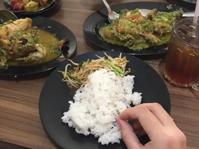 Gambar Makanan Ayam Sambel Ijo Podomoro 12