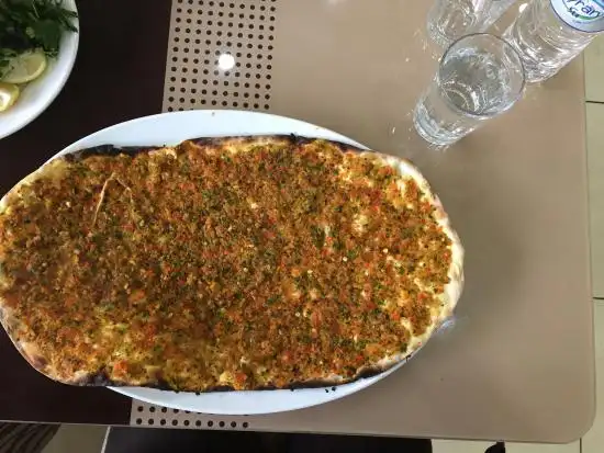 Light Lahmacun Pide Pizza