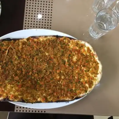 Light Lahmacun Pide Pizza