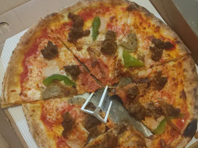 Gambar Makanan Pizza E Birra 10