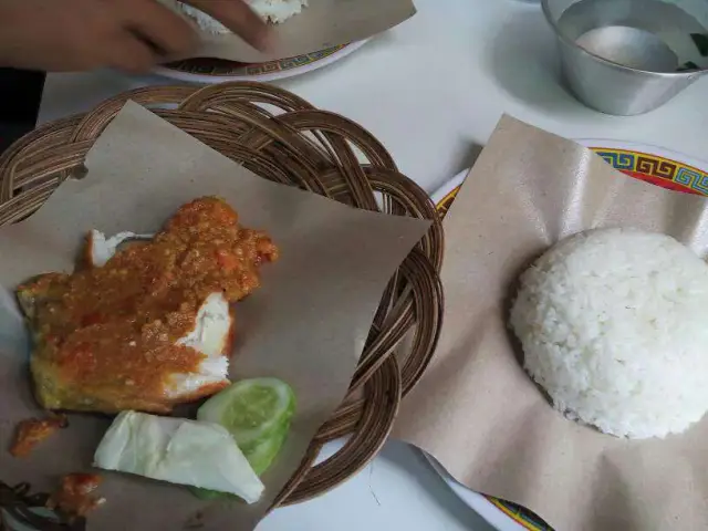 Gambar Makanan Ayam Gepuk Sambal Bawang Pak Gembus 15