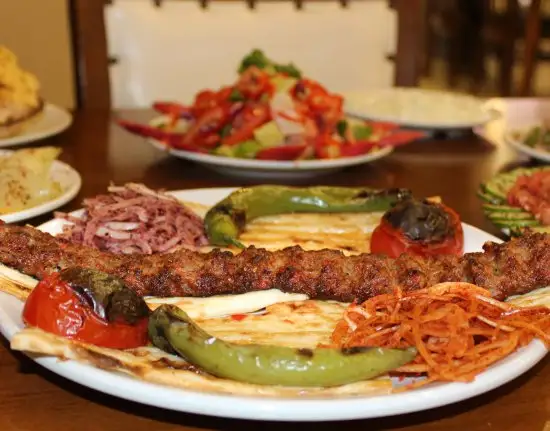 Zeki Usta Kebap Türkmenbaşı Şubesi'nin yemek ve ambiyans fotoğrafları 1