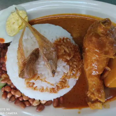 Nasi Lemak Berlauk (Muslim Food) @ 313 Lucky Cafe