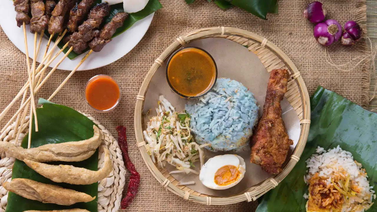 Nasi Kerabu Tumis Pantai Timur (Balakong)