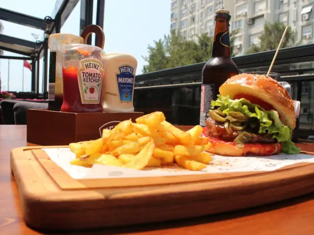 Holy Cow Gourmet Burgers & Steakhouse'nin yemek ve ambiyans fotoğrafları 15