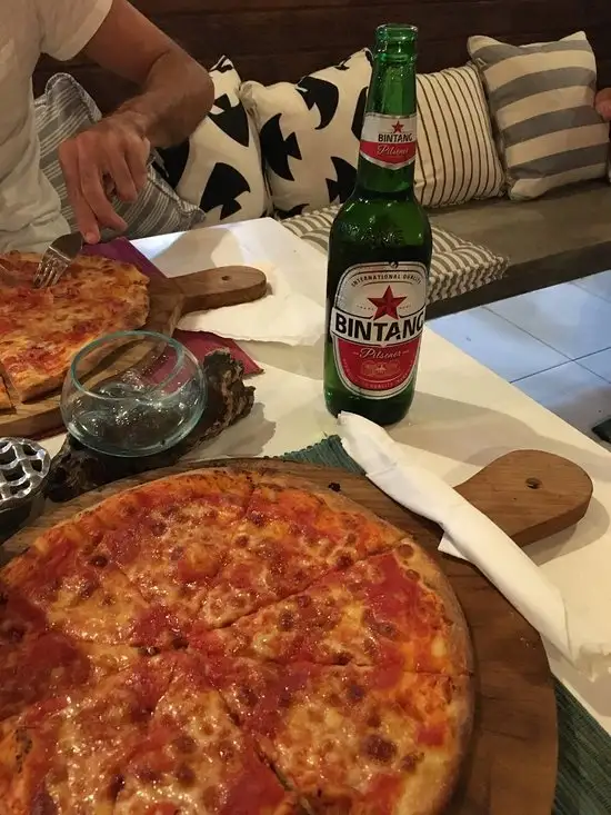 Gambar Makanan Warung Pizzeria Roma Sanur 7