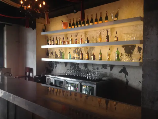 Champagne & Cocktail Bar