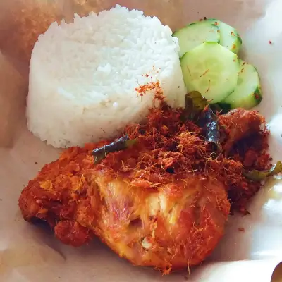 Nasi Kukus Nonie (Medan Selera Taman Sri Pulai)