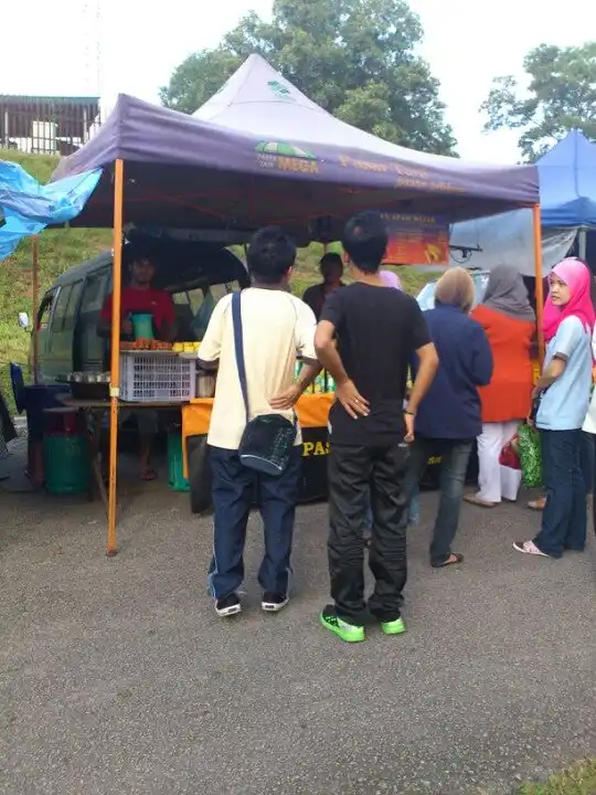 Depan Kedai Kuih Doraemon Food Photo 1