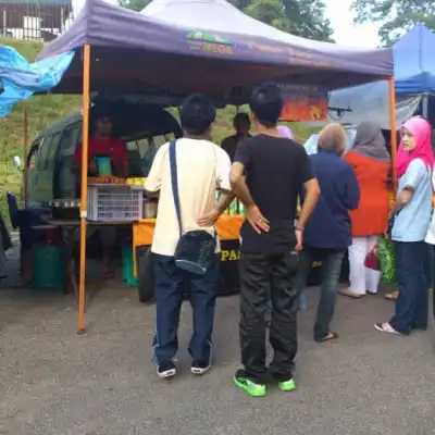 Depan Kedai Kuih Doraemon