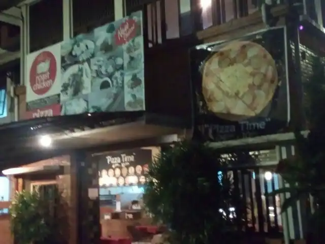 Gambar Makanan Pizza Meteran 7