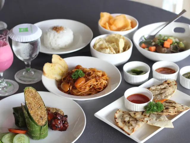 Gambar Makanan sTREATs Restaurant - Ibis Styles Sunter 13