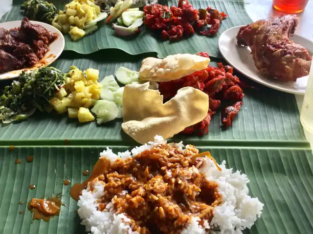 Raj's Banana Leaf Food Photo 16