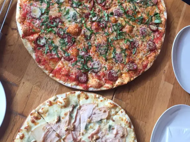 The Upper Crust Pizzeria'nin yemek ve ambiyans fotoğrafları 73