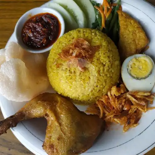 Gambar Makanan Nasi Kuning/Uduk, Bubur & Soto Iga Warung Santai, Pontianak Selatan 5