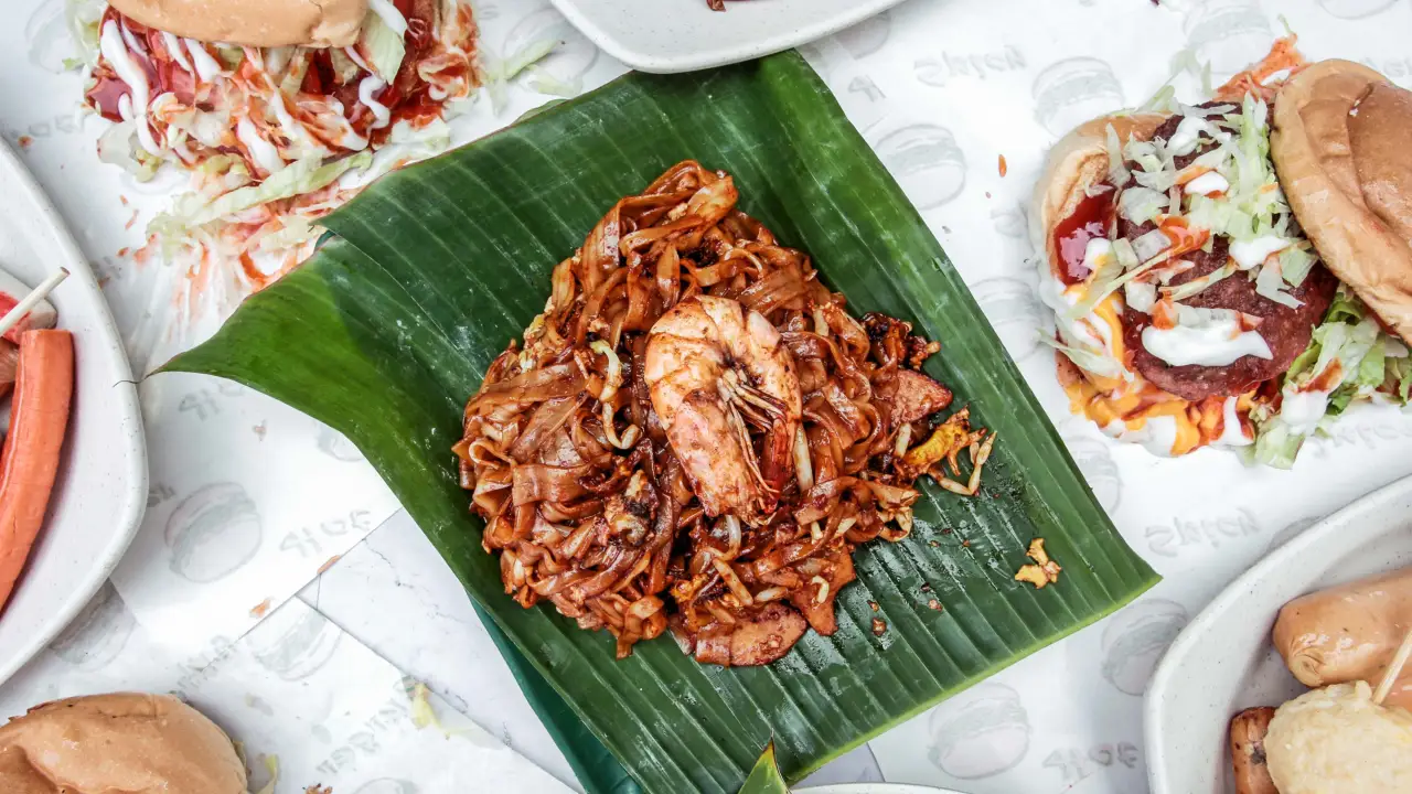 Nabil keow teow kerang dan burger Bakar