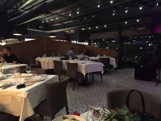 Ouzo Roof Restaurant - Wyndham Grand İstanbul Kalamış Marina Hotel'nin yemek ve ambiyans fotoğrafları 40