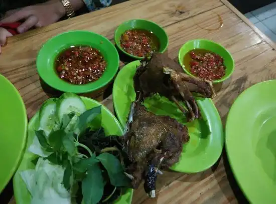 Gambar Makanan Bebek Goreng H. Slamet 8