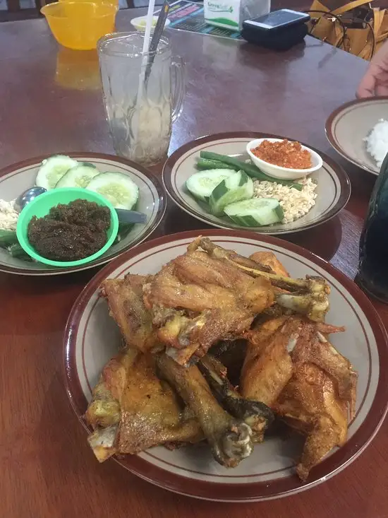 Gambar Makanan Ayam Goreng Kampung Mbah Karto 15