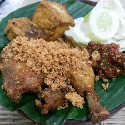 Ayam Penyet Ria Khas Bu Ruth