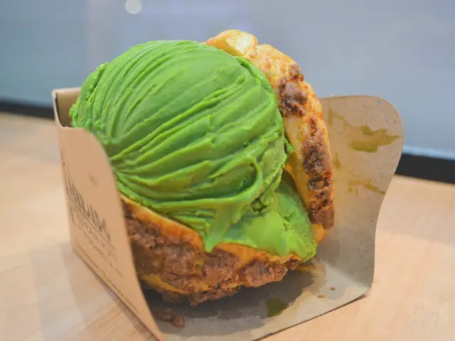 Gambar Makanan Hokkaido Icecream Puff 4