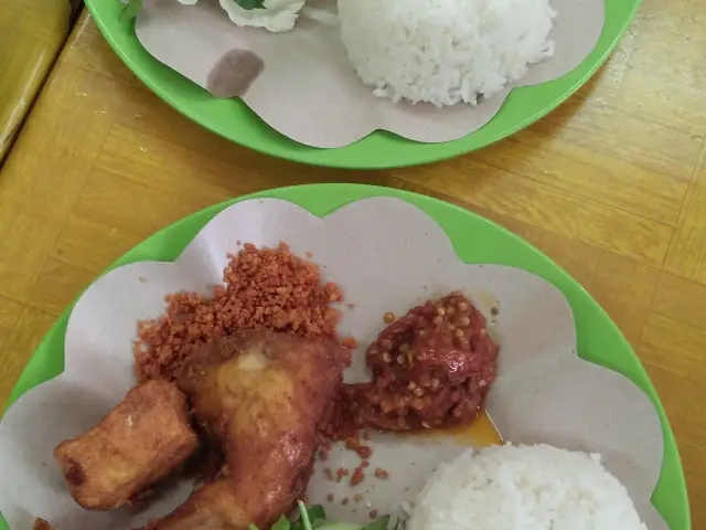 Gambar Makanan Ayam Goreng Lemoe 11