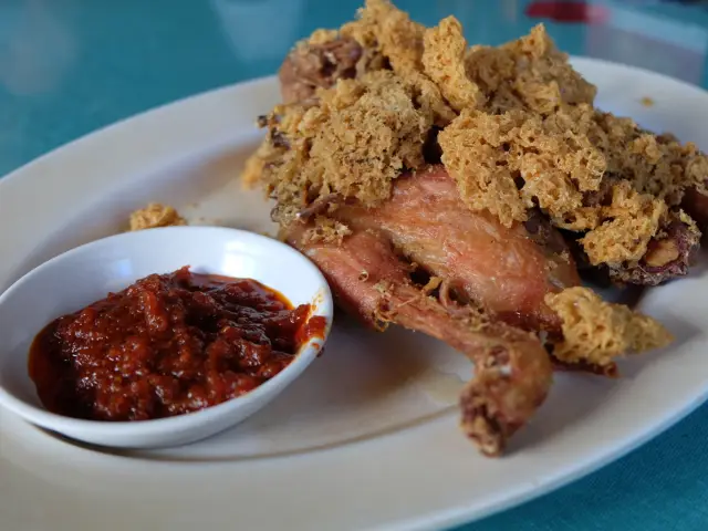 Gambar Makanan Ayam Goreng Suharti 1