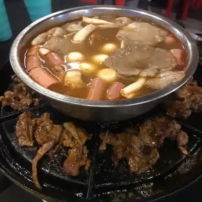 Al-Fateh Steamboat & Grill