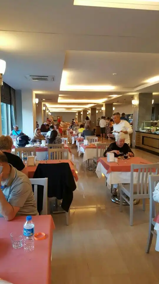 Grand Ring Main Restaurant'nin yemek ve ambiyans fotoğrafları 9