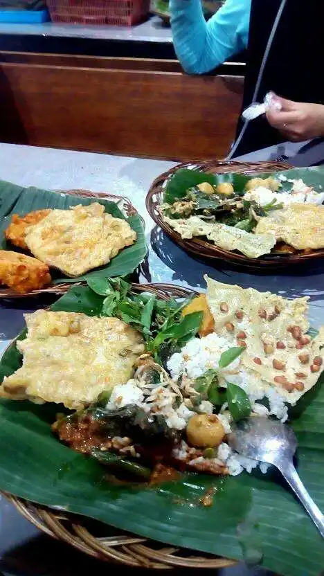 Gambar Makanan Pecel Pincuk Kalibata 19