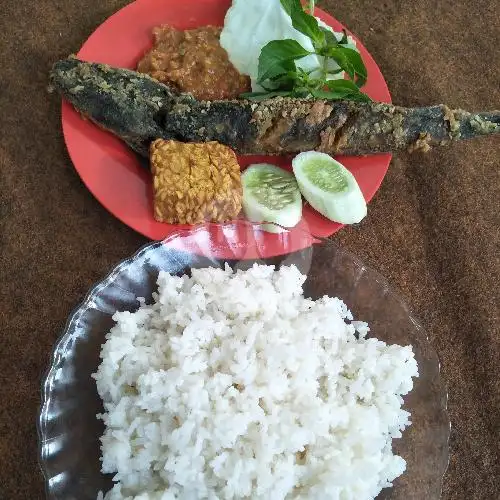 Gambar Makanan Nasi Krawu dan Lalapan Bu Nung, Sukun 6