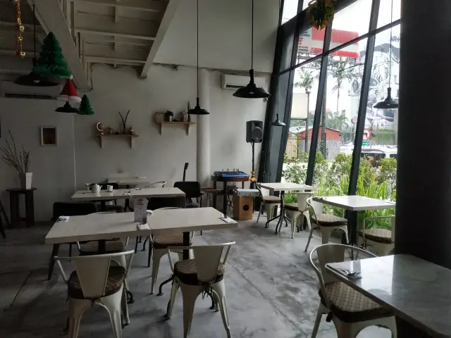 Gambar Makanan Ruang Tengah Cafe & Resto 18