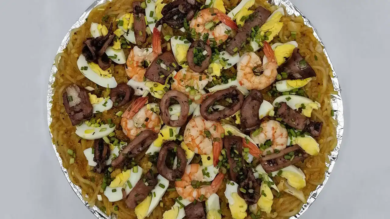 Nanie’s Pancit Malabon + Ihaw-ihaw - Pag-Asa Street